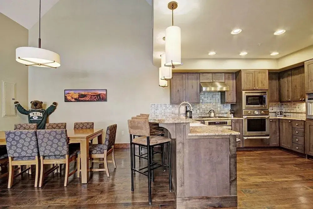 One Ski Hill Place S8501