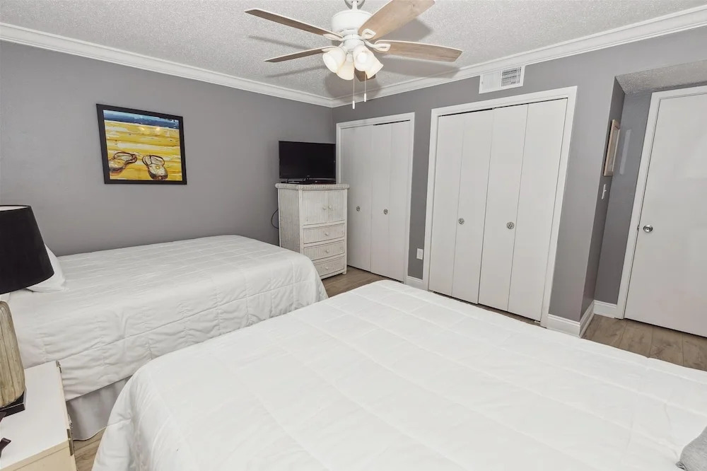 Shoreline 3042 Condo