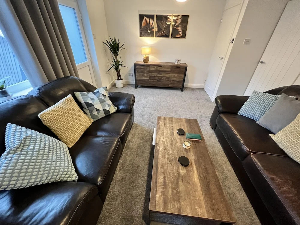 vERY comfy town house