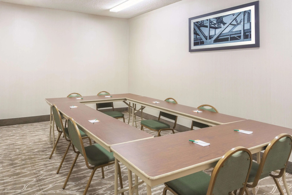 La Quinta Inn & Suites by Wyndham Hopkinsville
