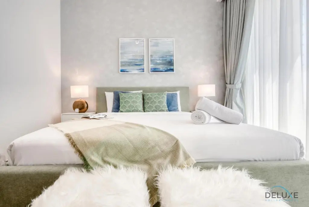 Surreal 2 BR Apartment at Creek Horizon Tower 1 by Deluxe Holiday Homes