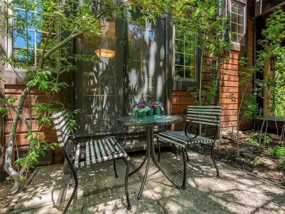 Third Creek Comfort 2 Bedroom Townhouse by RedAwning