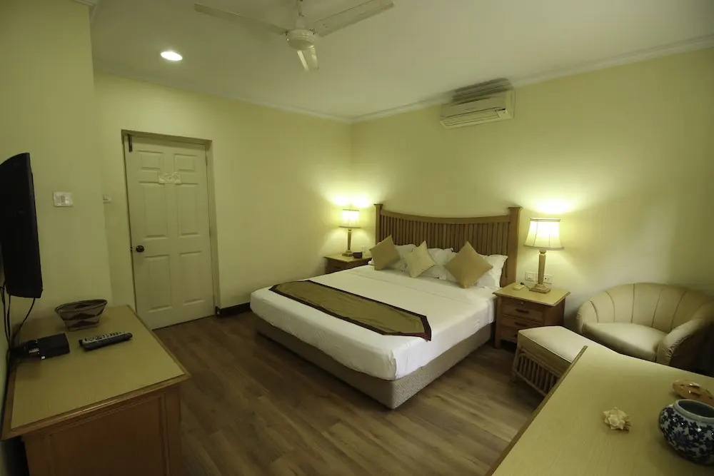 OYO 10785 Home Bright 1 BHK Sunset Beach