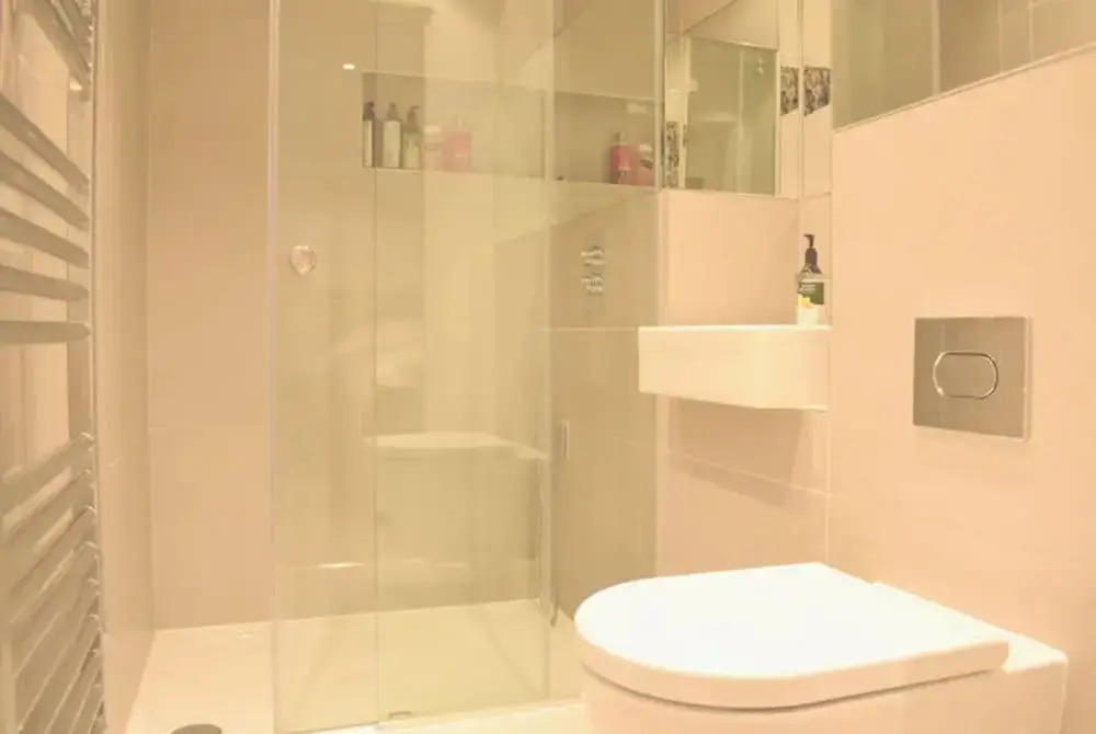 Modern 3 Bedroom Top Floor Apartment