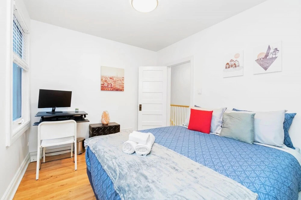 Charming 3BR Home With BBQ Near Downtown Toronto