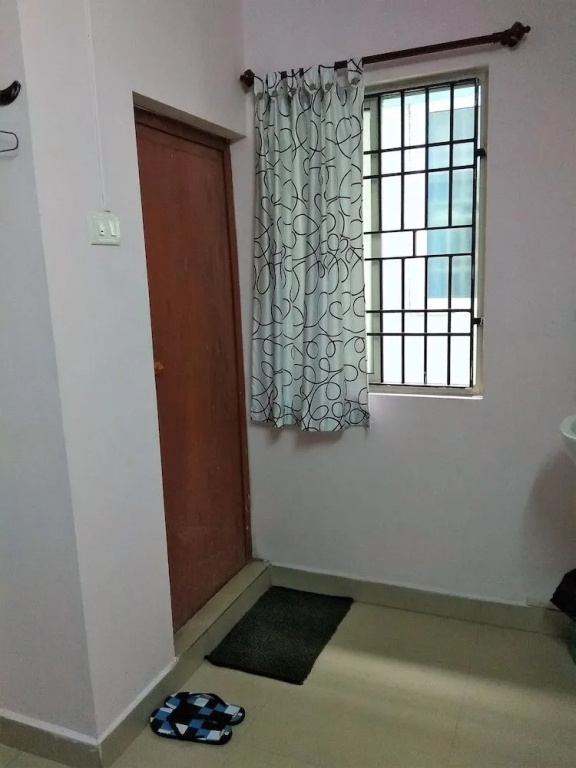 ROYAL GREEN AIRPORT TRANSIT ACCOMMODATION