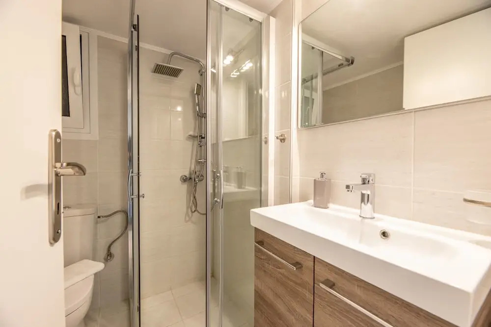 Renovated lovely aptm near to Acropolis