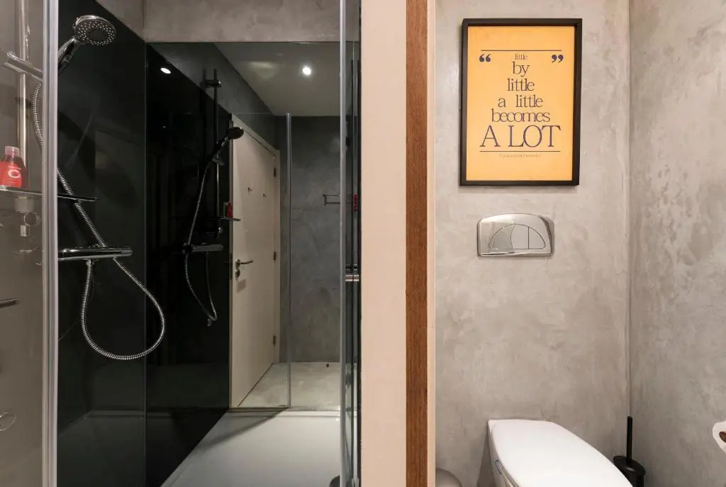 CN150 boutique studio, charming flat