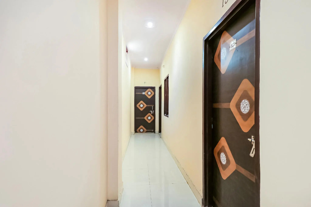 OYO 69443 Vision Rooms