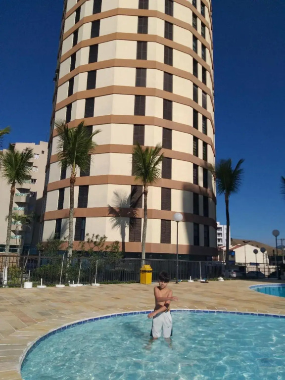 Apartamento na avenida da praia Martim de Sá com vista infinita pro mar em todos os cômodos.No 3o. quiosque próximo a prainha.Sinta-se na praia ouvindo o barulho das ondas e música dos quiosques.Com piscina adulto e infantil.