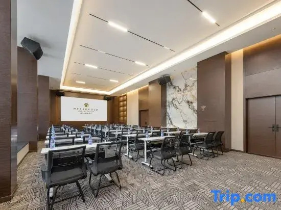 Metropolo Jinjiang Hotels in Guiyang North Railway Station