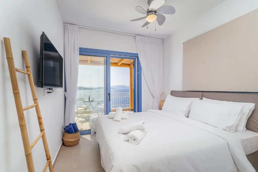 Lefkada Blue Luxury Apartments B7, Perigiali top floor