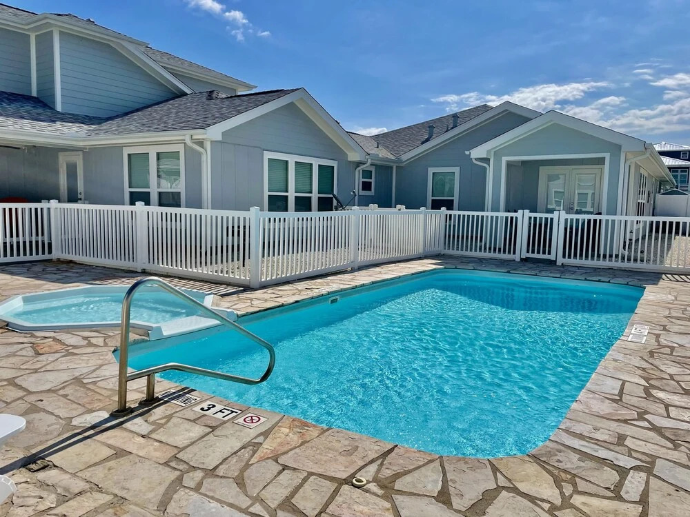 A Wave From It All 2 Bedroom Townhouse by Redawning