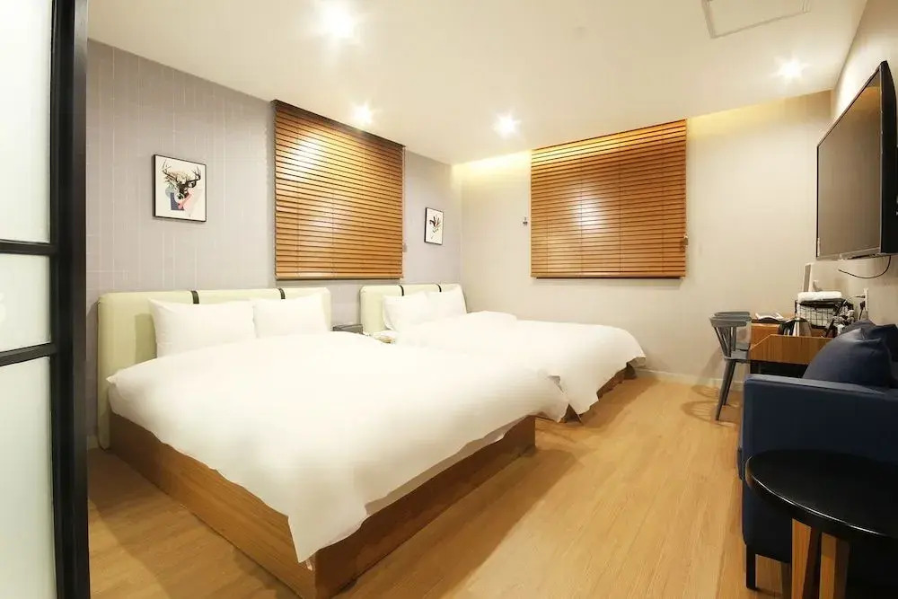 Changwon Myeongseo-Dong No. 25 Hotel Convention Branch