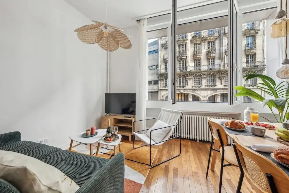 Chic 1BR by Hotel de Ville & The Louvre