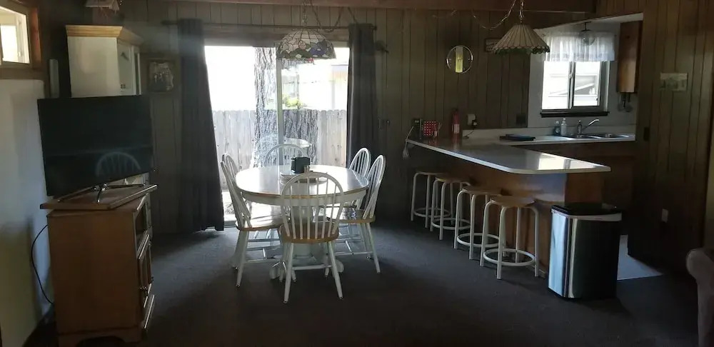 890 Candlewood Relaxing Tahoe Cabin