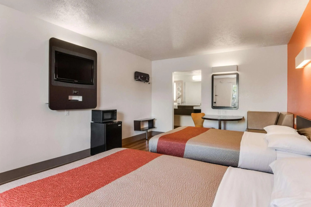 Motel 6-Youngstown, OH