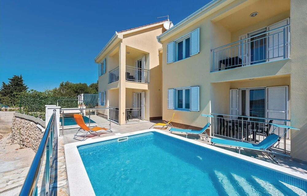 Beautiful Home in Zatoglav With Wifi and 4 Bedrooms