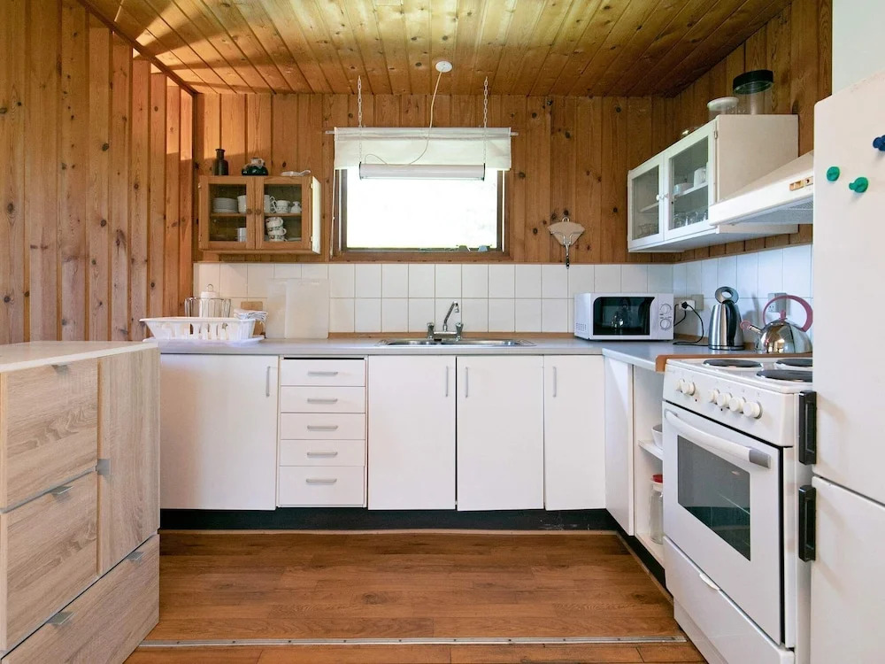 Cozy Holiday Home at Hals Jutland With Roofed Terrace