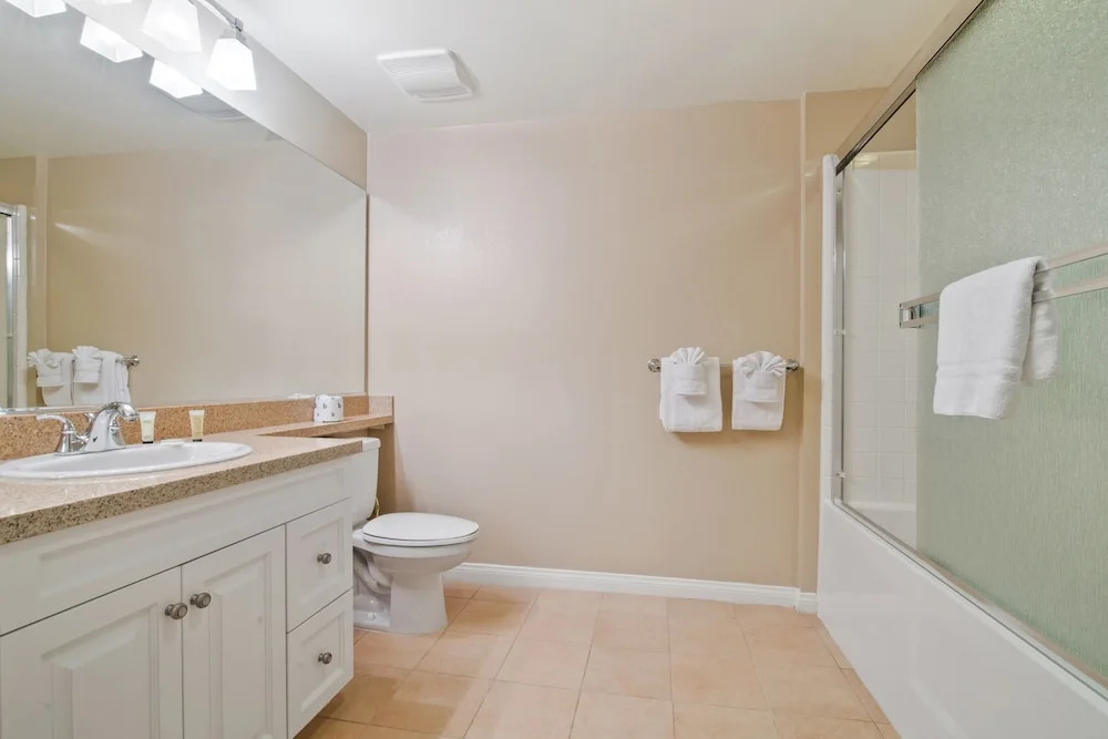 Global Luxury Suites at River Oaks Park