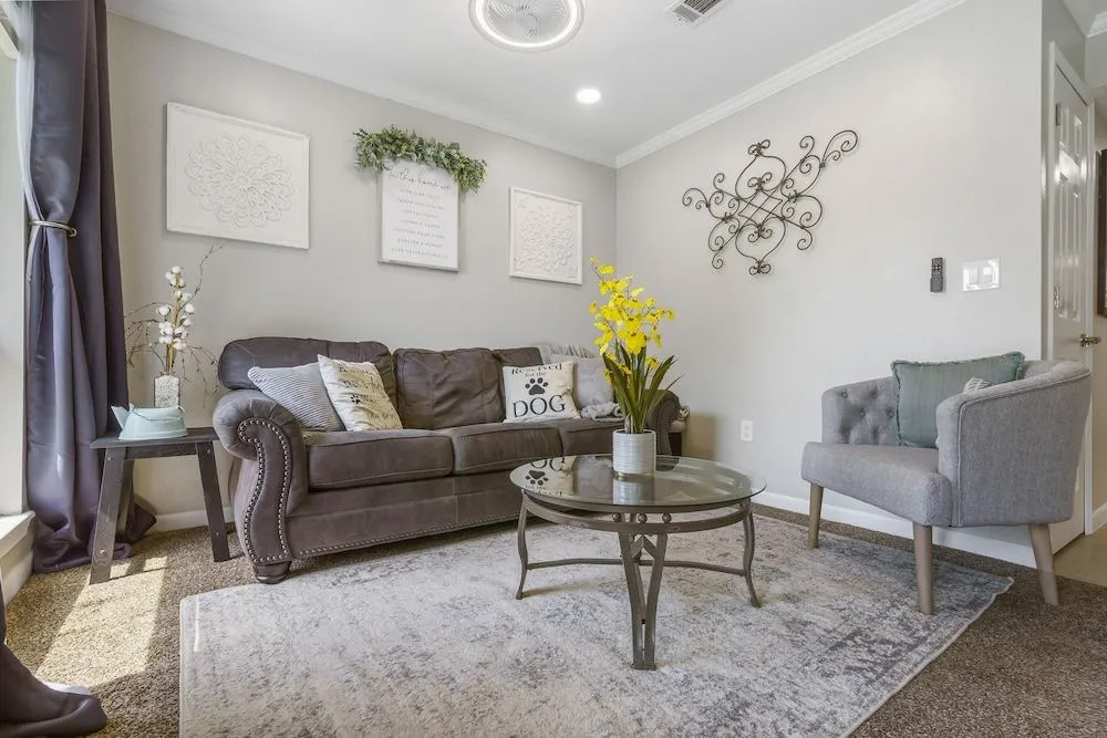 Clubhouse Bungalow - Community Amenities