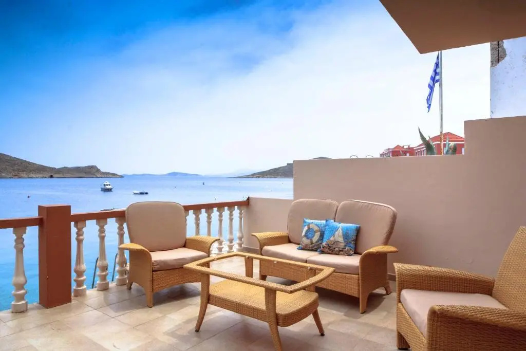 Villa Skiadeni - Sea front house