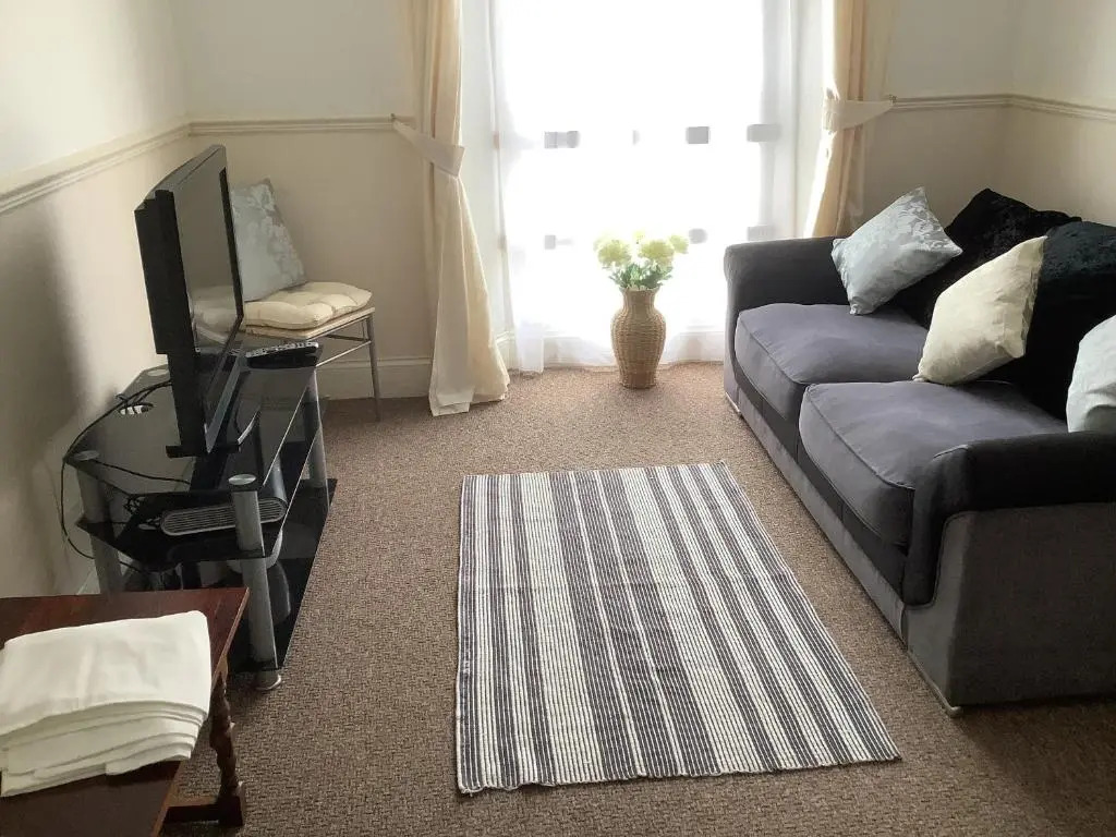 Second Floor Apartment Tenby Town Centre