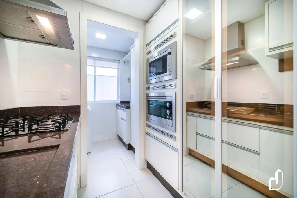 Kremer Residence: Apto 202 amplo próximo ao mar
