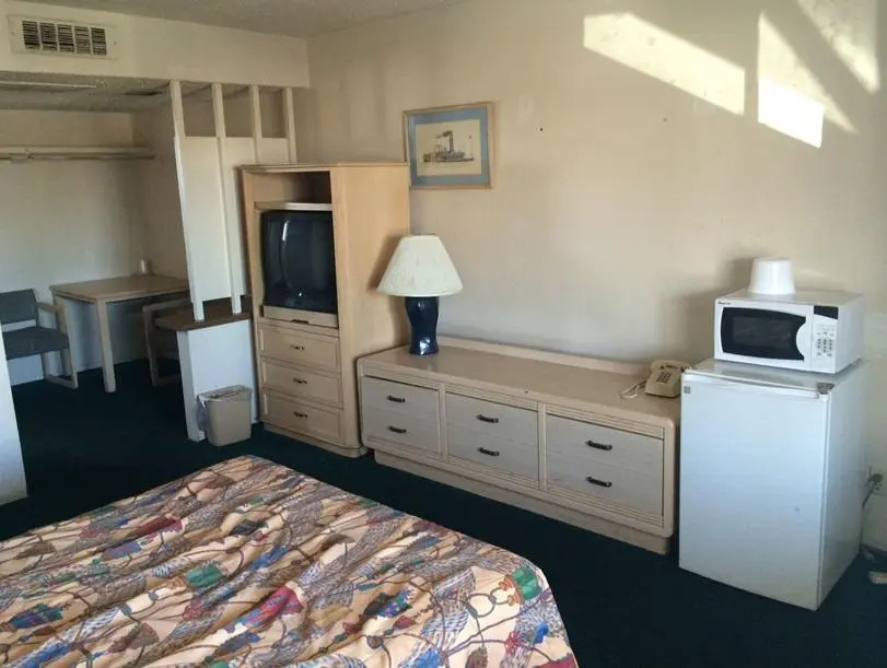 Lamplighter Motel