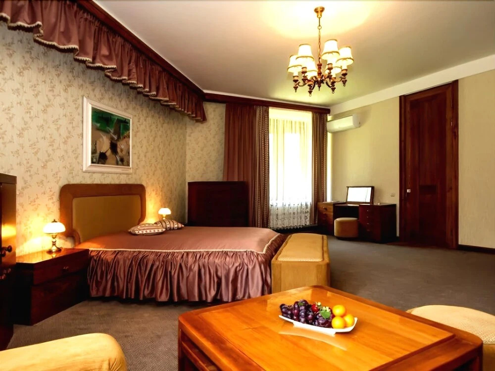 Auska Hotel