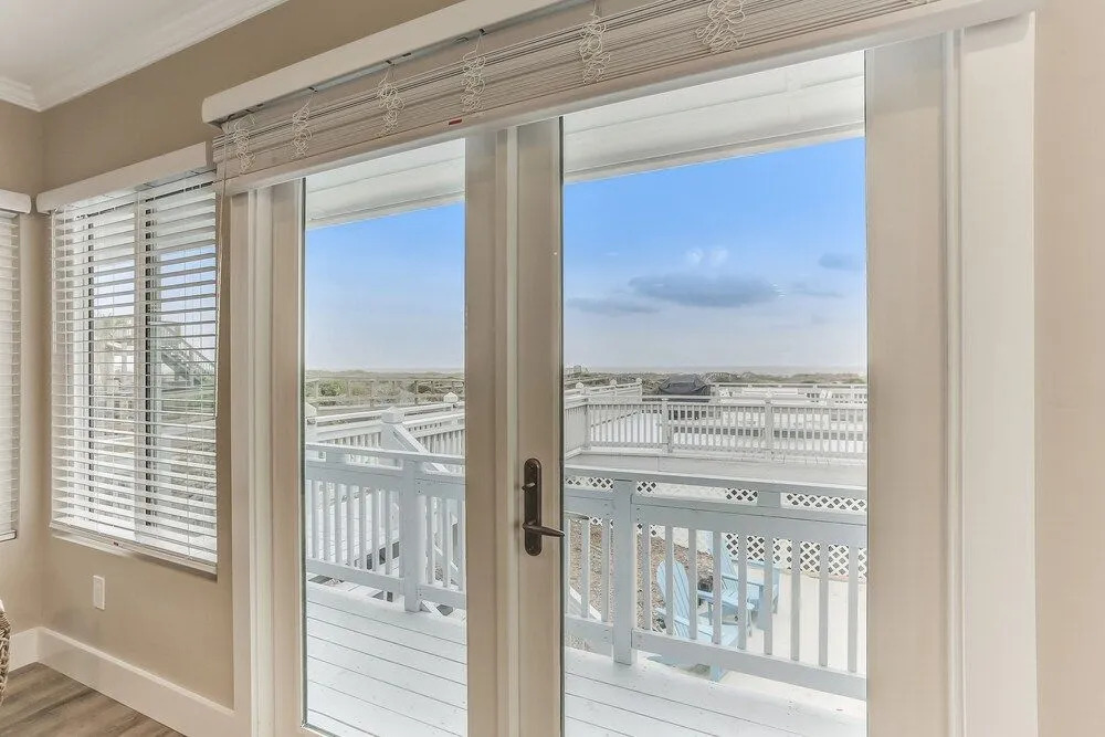 Sparkling Retreat Steps to Beach Fenced Backyard Snowbird Availability