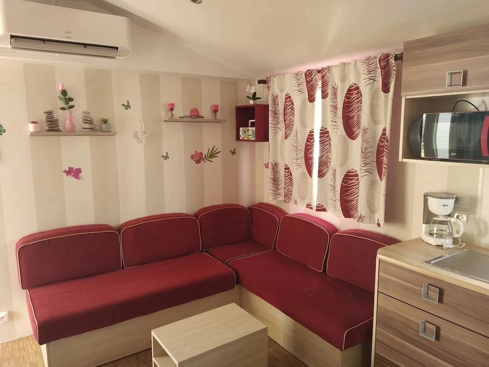 Simplistic Mobile Home in Saint-jean-de-monts With Sauna