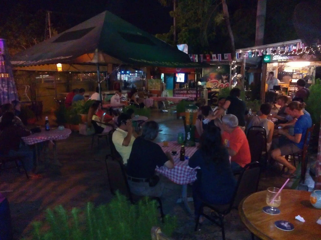 Discovery Cafe and Guesthouse