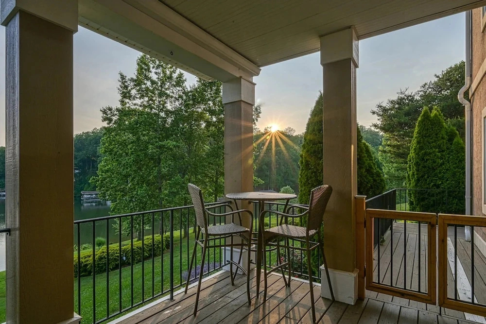 Paradise at Sunset Cove - Lakefront Getaway With Private Dock, Office, Firepit, Deck, & Pool Table