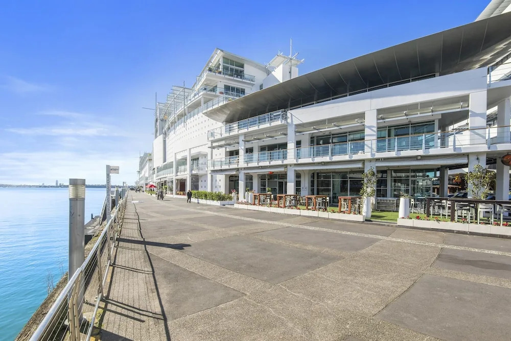 Princes Wharf 1BR Home Away From Home