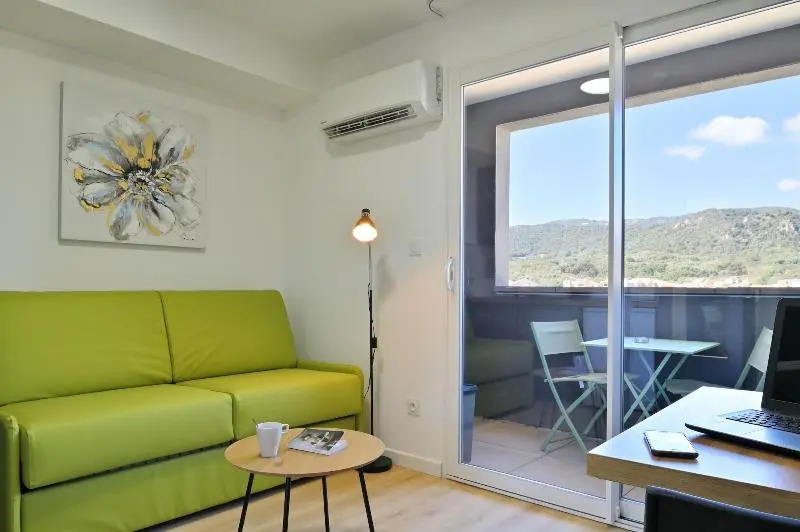 Ra Sidence Easy Lodge