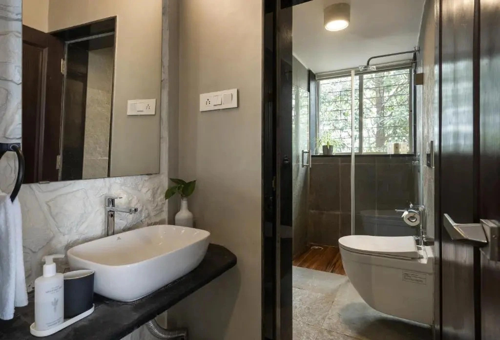 SaffronStays Blue Infinitum Lakeview, Pawna