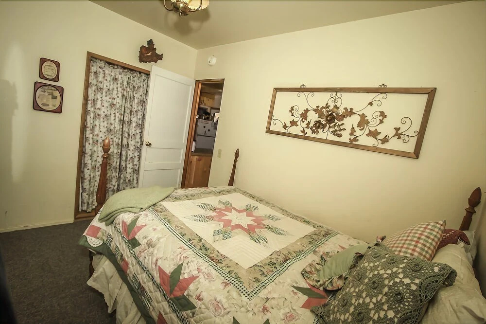 Ponderosa - 2 Br home by RedAwning
