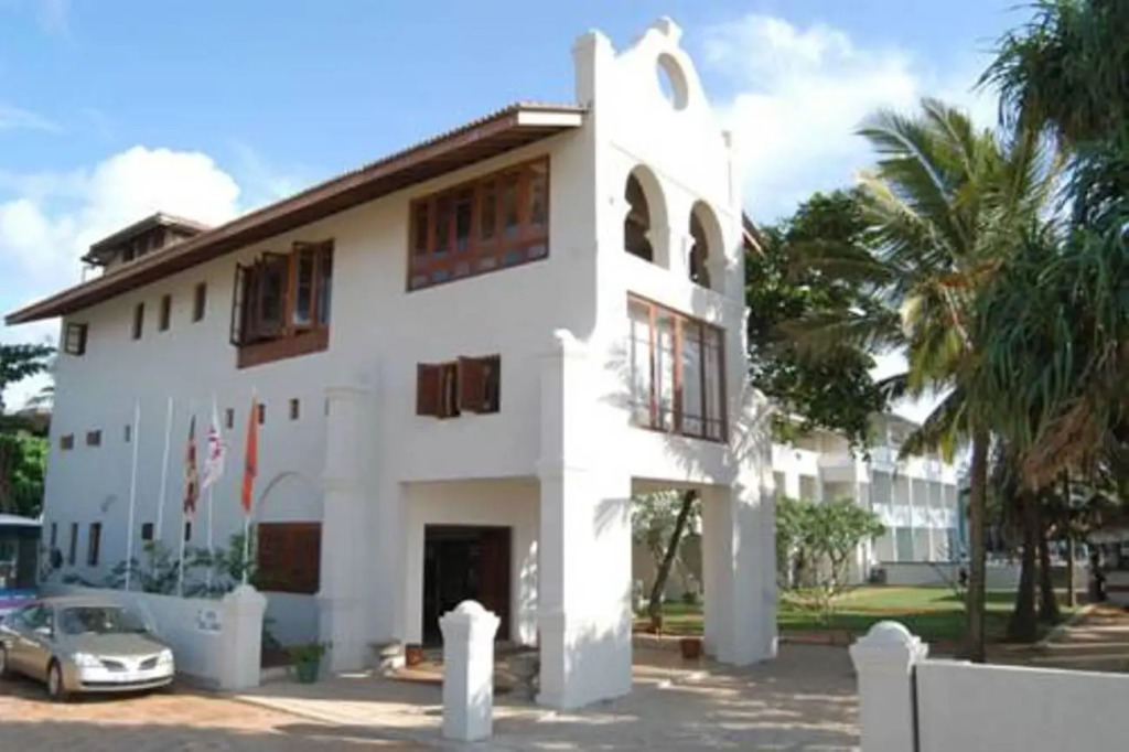 Earls Regent Negombo "Golden Shore at Your Door - Find Your Dream Stay"