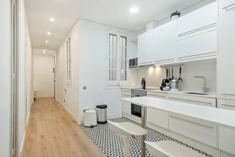 Stunning 2 Bedroom amd Bath Apartment in Eixample