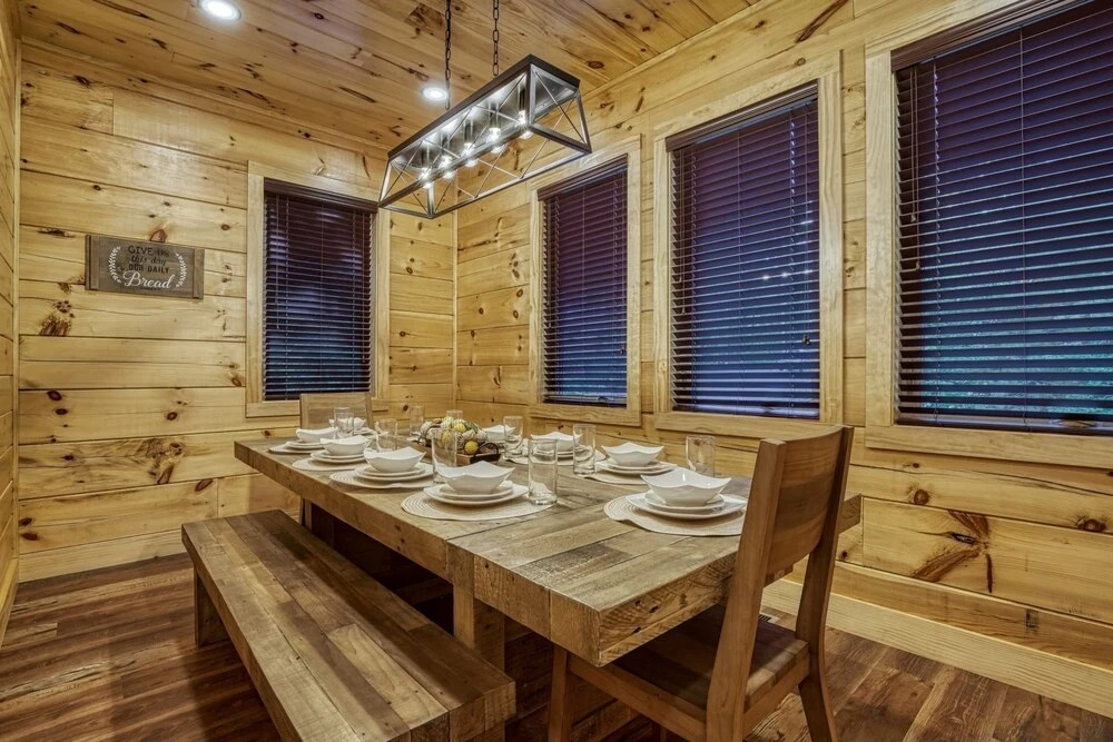 Bear Tracks Lodge 4 Bedroom Cabin by RedAwning