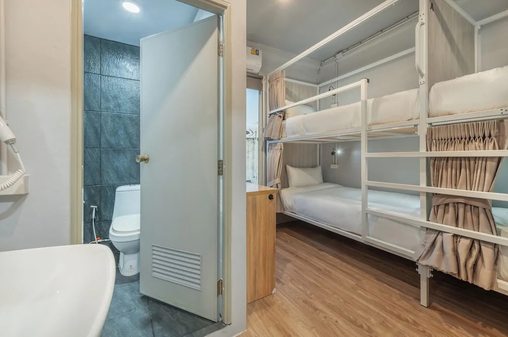 Ti Thong Hostel