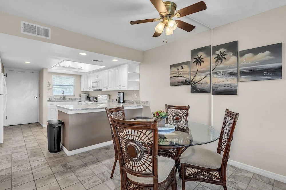 Bayshore Yacht & Tennis 205