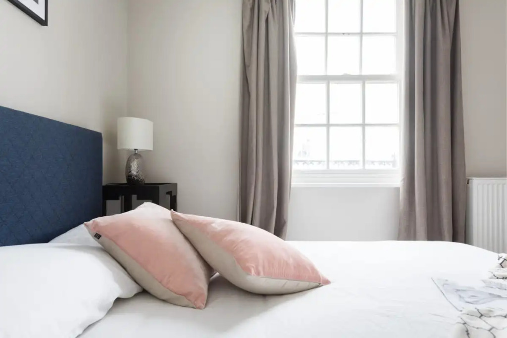 The Navy Court - Scandinavian Inspired 4BDR Central Home