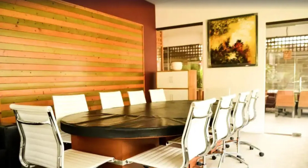Qi Hotel and Club