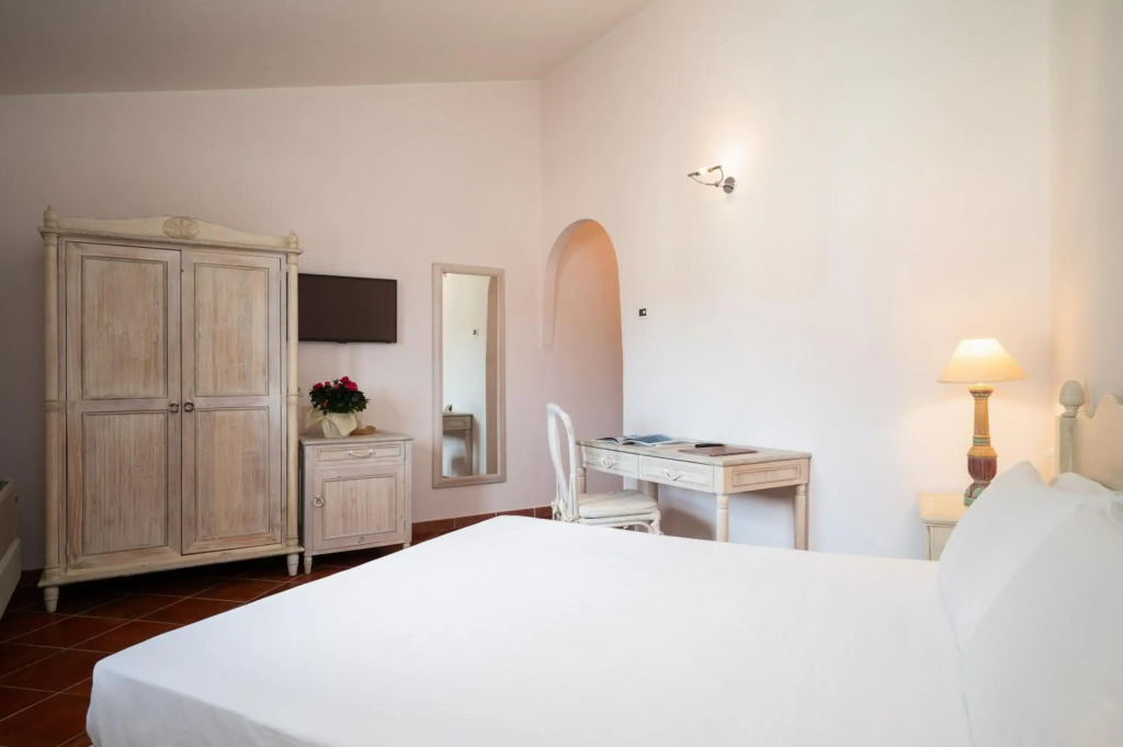 Hotel Monti Di Mola