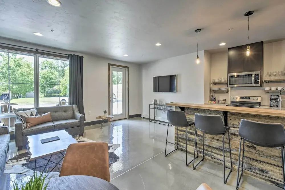 Elkhart Lake Townhome - 3 Mi to Road America!