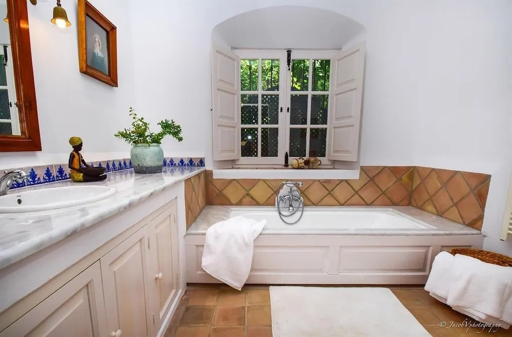 A Real Oasis In Colonial Style Villa