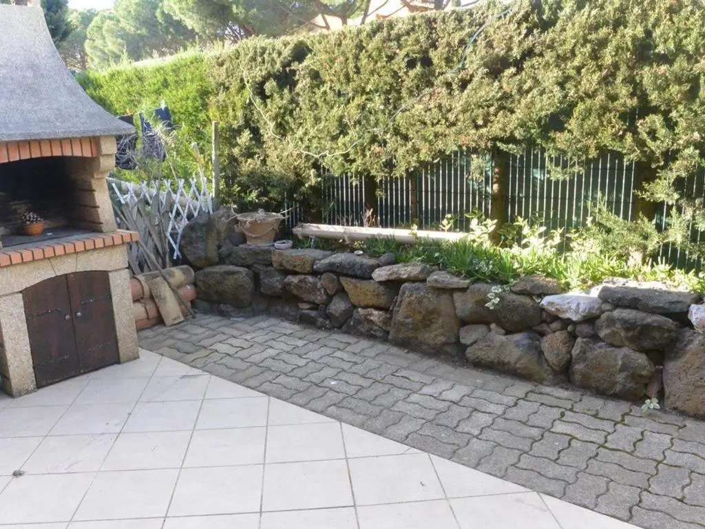 Villa mitoyenne calme avec piscine et parking, proche plage pour 6 personnes - FR-1-607-28