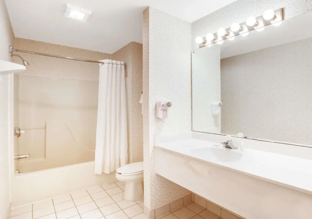 Country Inn & Suites By Carlson Waunakee